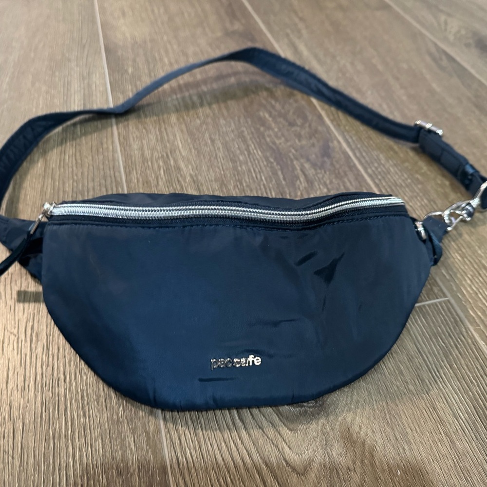 Pacsafe stylesafe anti-theft sling pack -Navy